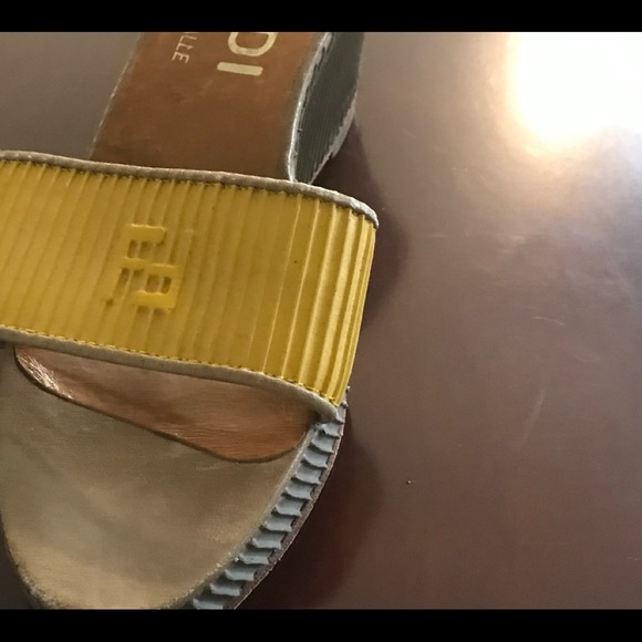 👡𝗛𝗢𝗦𝗧 𝗣𝗜𝗖𝗞👡RARE VINTAGE FENDI SANDALS - Picture 5 of 8